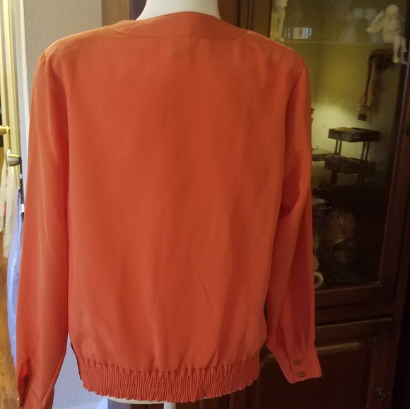 blouse - Picture 2 of 3